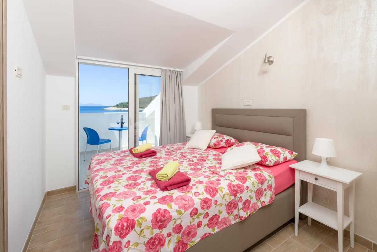 Luxury Bellavista Amazing Sea Holidays With Private Beach & Parking Milna  Buitenkant foto