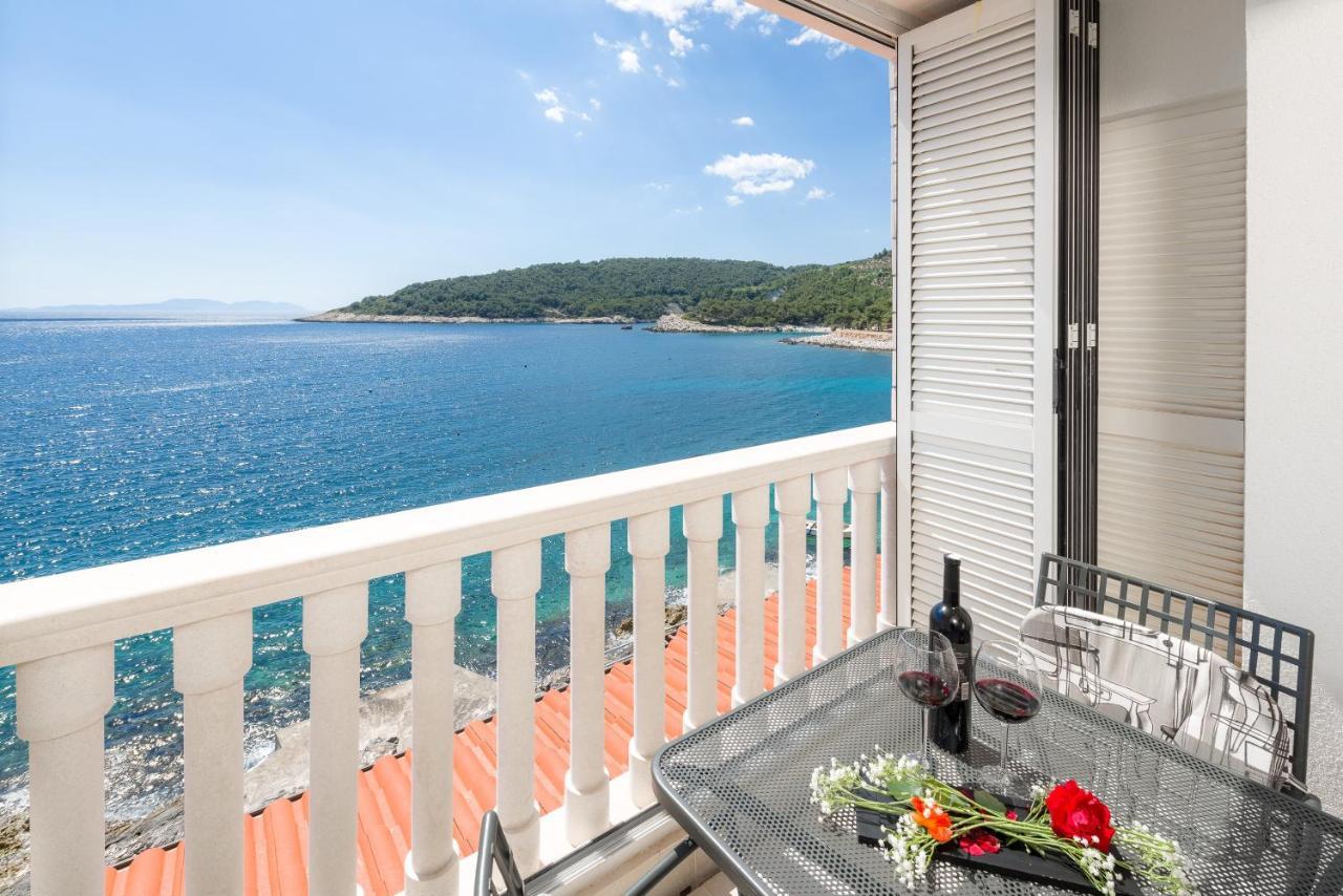 Luxury Bellavista Amazing Sea Holidays With Private Beach & Parking Milna  Buitenkant foto