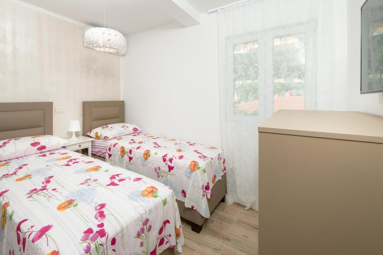 Luxury Bellavista Amazing Sea Holidays With Private Beach & Parking Milna  Buitenkant foto