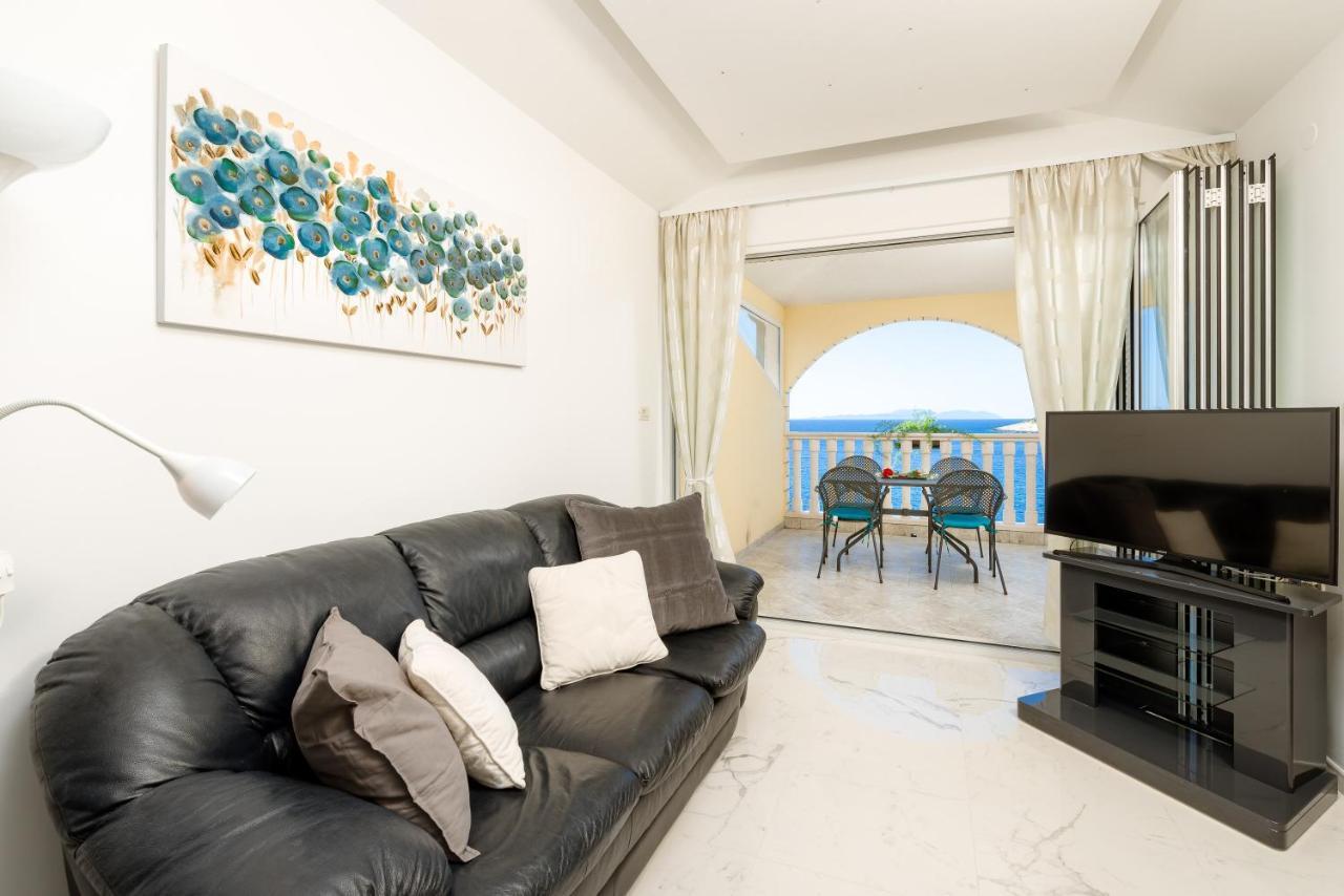 Luxury Bellavista Amazing Sea Holidays With Private Beach & Parking Milna  Buitenkant foto