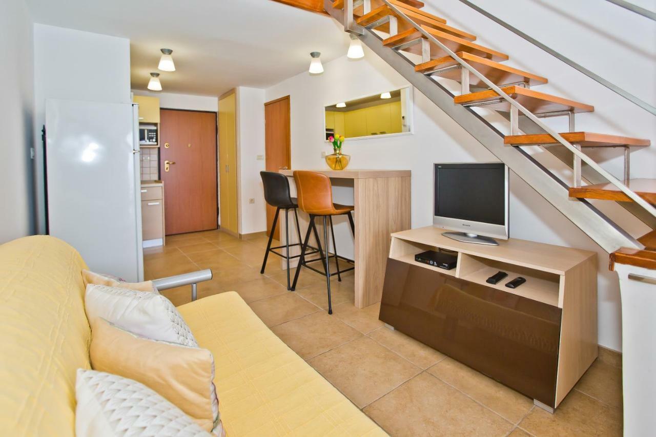 Luxury Bellavista Amazing Sea Holidays With Private Beach & Parking Milna  Buitenkant foto