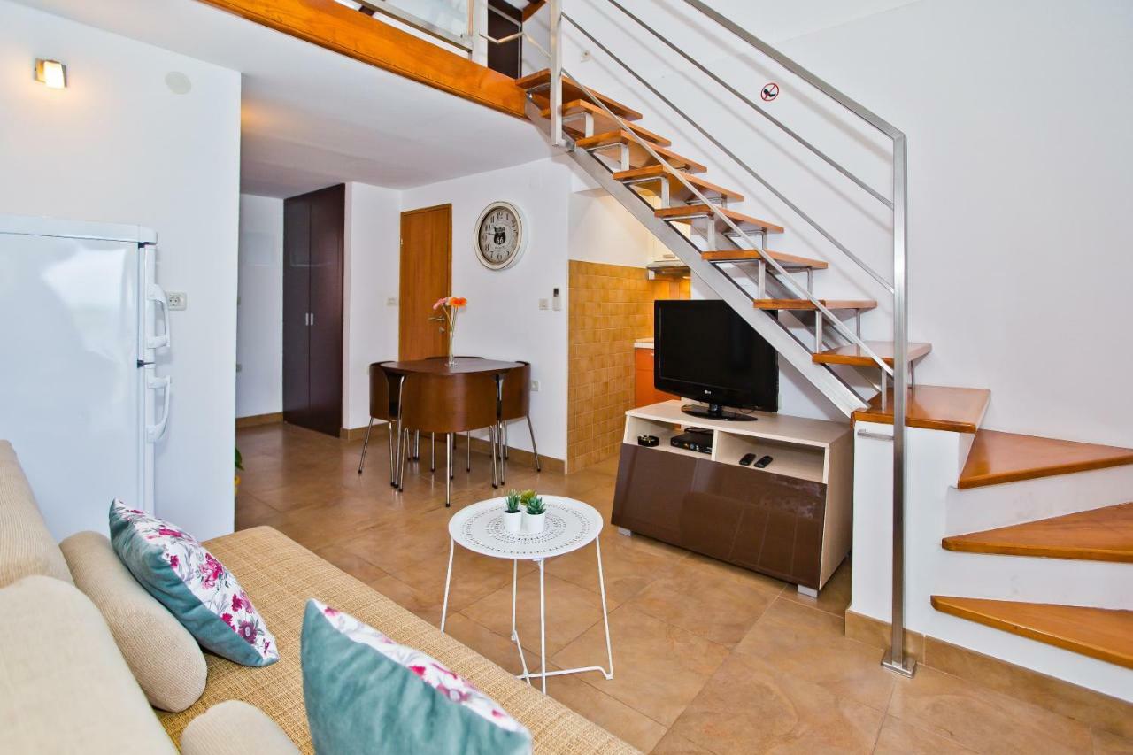 Luxury Bellavista Amazing Sea Holidays With Private Beach & Parking Milna  Buitenkant foto