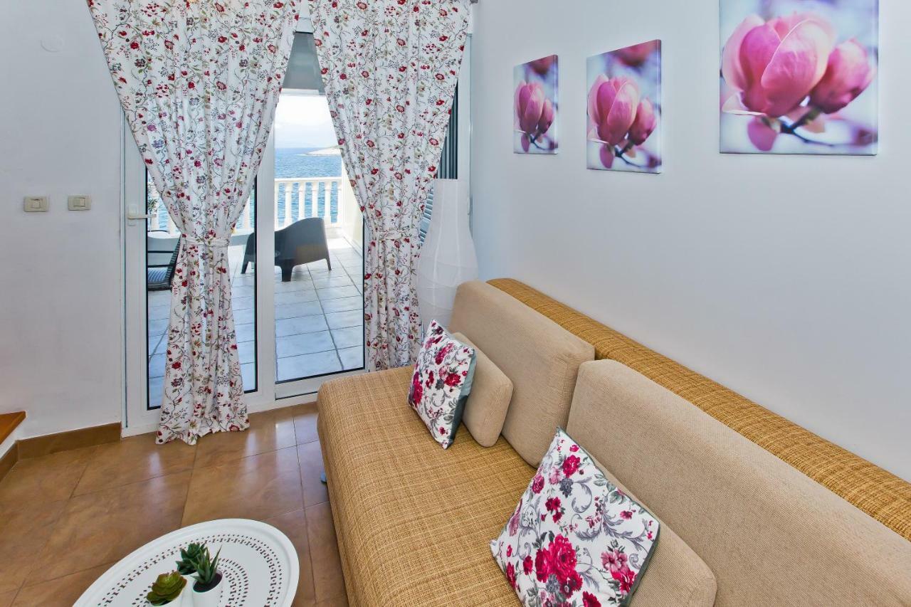 Luxury Bellavista Amazing Sea Holidays With Private Beach & Parking Milna  Buitenkant foto